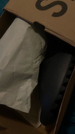 Size 7 Onyx Yeezy Slides