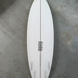 Panda Surfboard | 5’7 Shrizz (brand New)