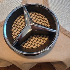 Front grille emblem Mercedes Benz