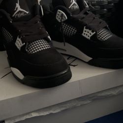 Jordans 4s white thunders 