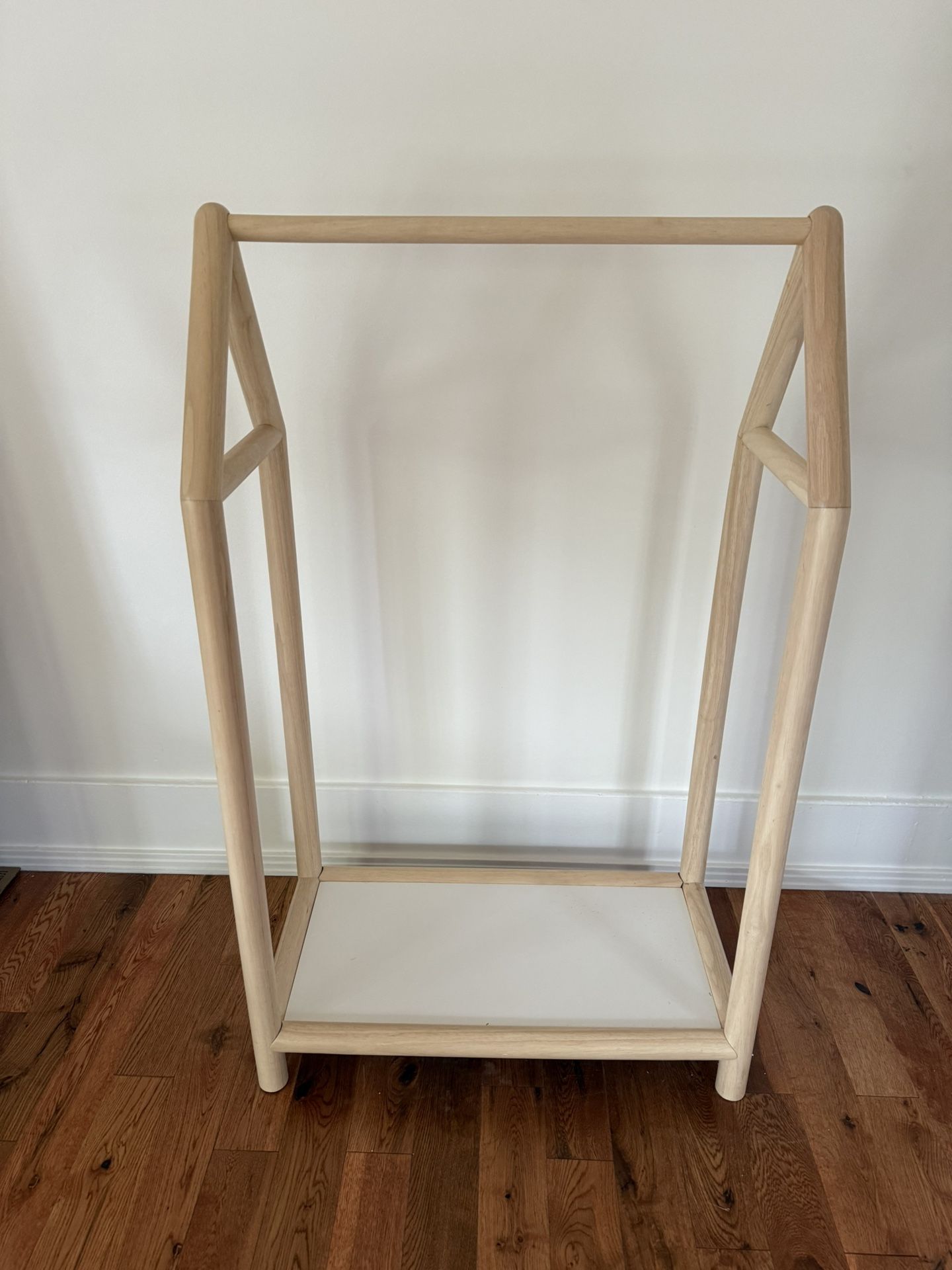 Kids clothing rack / wardrobe 