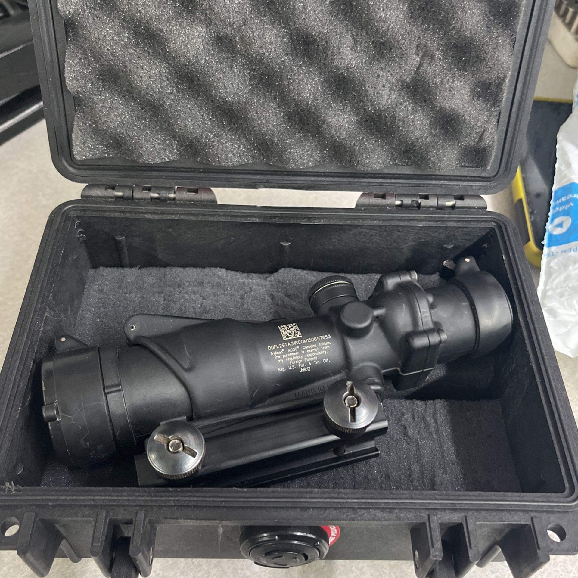 Trijicon ACOG Scope W/case