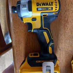 DeWalt Dcf887 3 Speed Impact Driver With 2.0 Battery