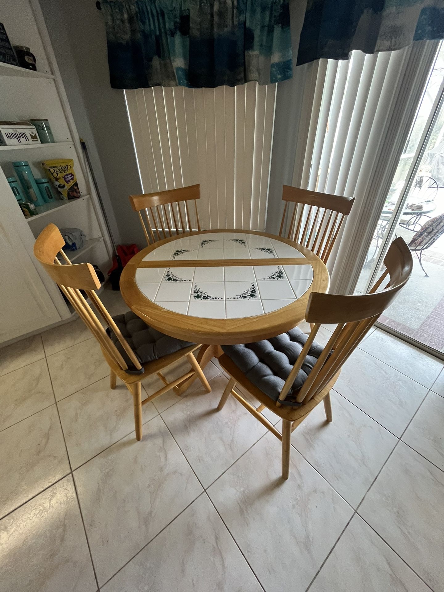 Kitchen Table Round