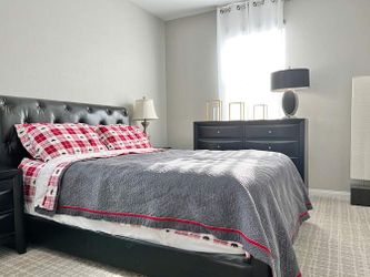 ENTIRE QUEEN BEDROOM SET IN BLACK (BED FRAME, NIGHTSTANDS, CHEST DRAWERS, DRESSER, HEADBOARD)