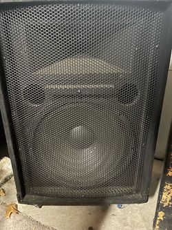 A Sonic 1 x 15 Passive PA Speaker w/ Horn in Fair condition