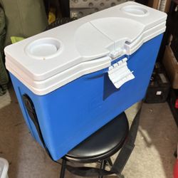 Rubbermaid Slim Cooler 13 Qt Dual Open Lid Adjustable Strap Holds 12 Cans & Ice