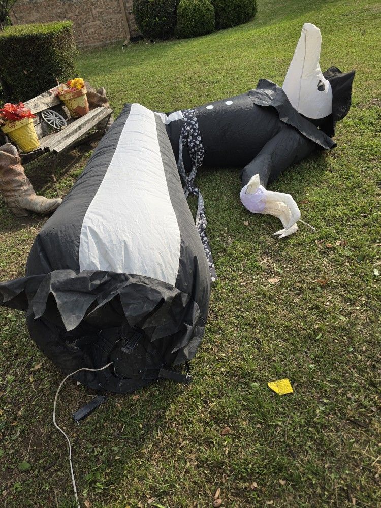 10 Ft Tall Halloween Inflatable READ READ READ INFO!!!
