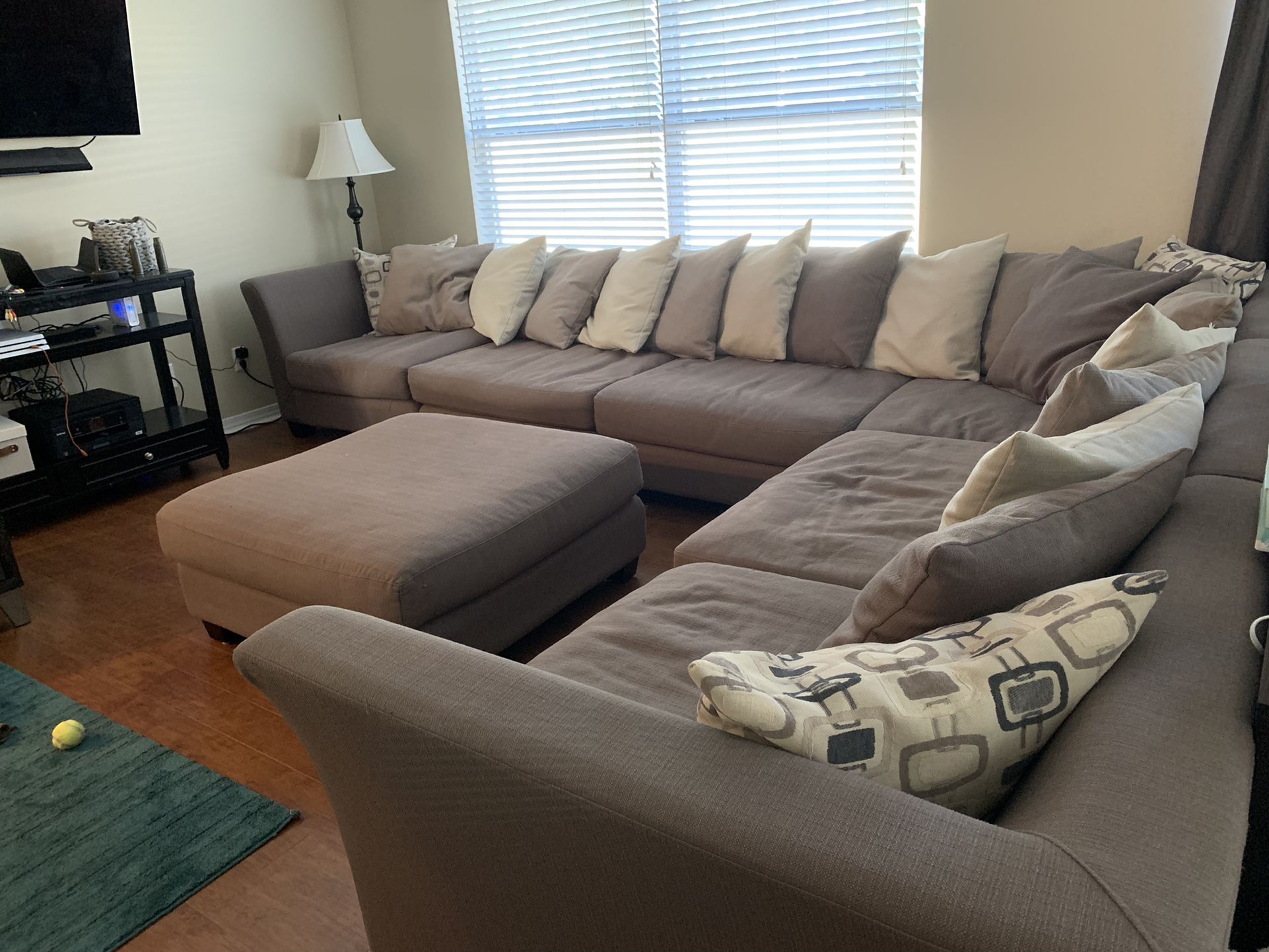 Large Customizable Sectional Couch With Ottoman