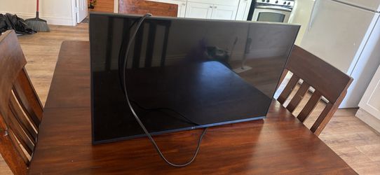 LG 32” Smart TV (2024) – Excellent Condition