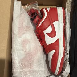 nike dunks size 6 in mens been worn a couple times have a couple creses but nothing crazy and will provide crease protecters for extra