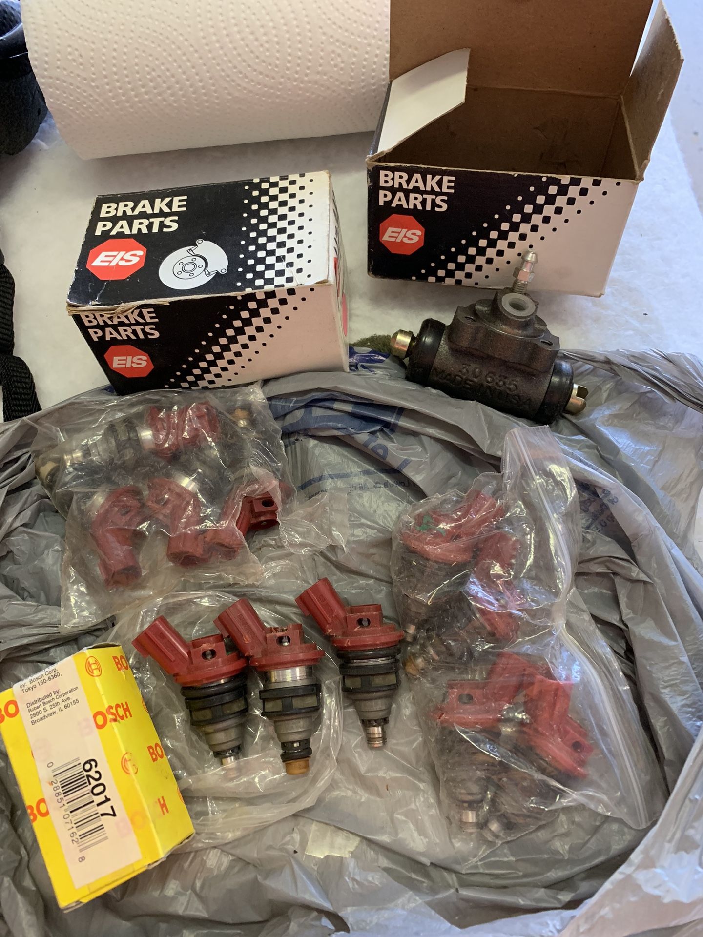 Fuel injectors and wheel cylinders for older Nissan Altima