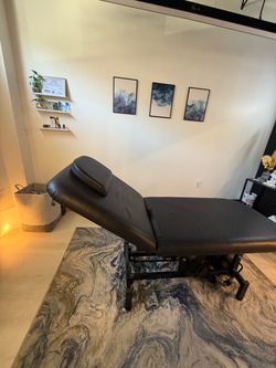 Electric Adjustable Treatment / Massage Table - Excellent Condition