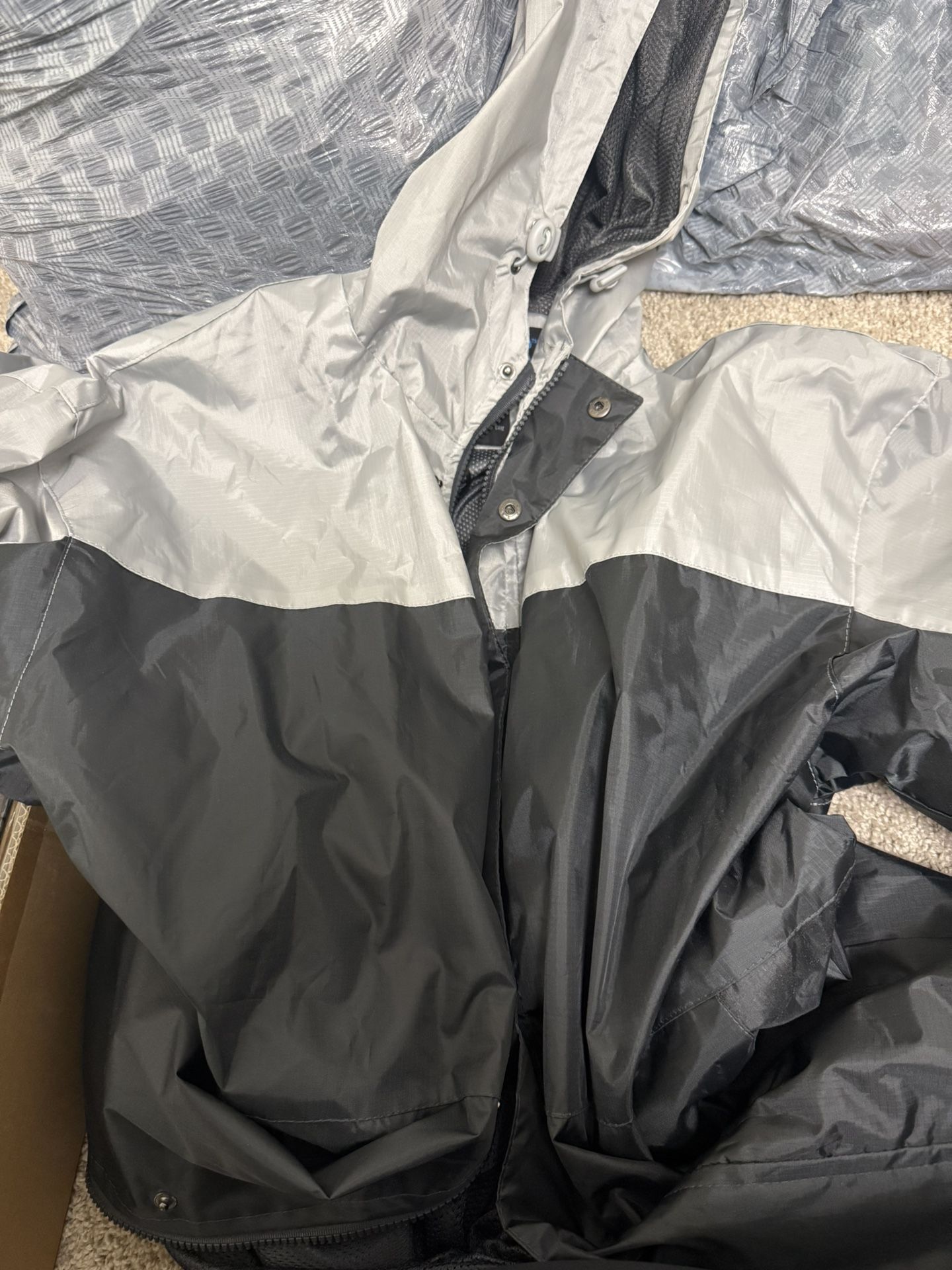 Never worn rain jacket XL