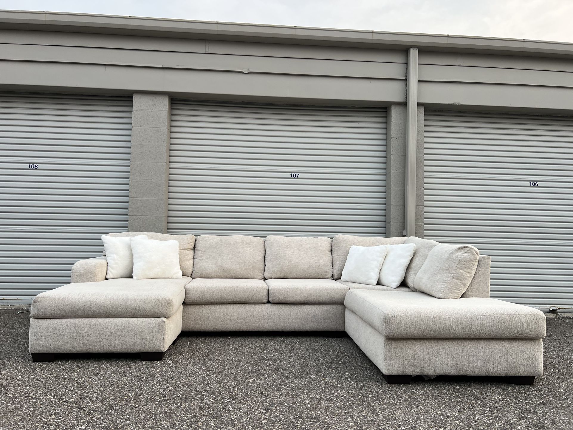 Free Delivery•Beige Sectional Sofa