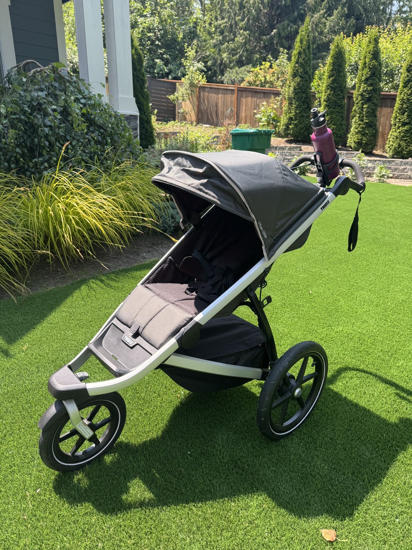 Thule Urban Glide 2 Running or Jogging Stroller + Rain Cover