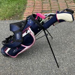 Young Woman’s Golf Starter Bag
