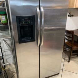 Side By Side Refrigerator! Stainless Steel! 36x68 "