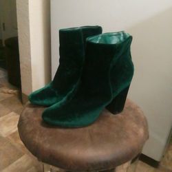 Shoe dazzle Green Velvet Holiday Boots 8-8.5