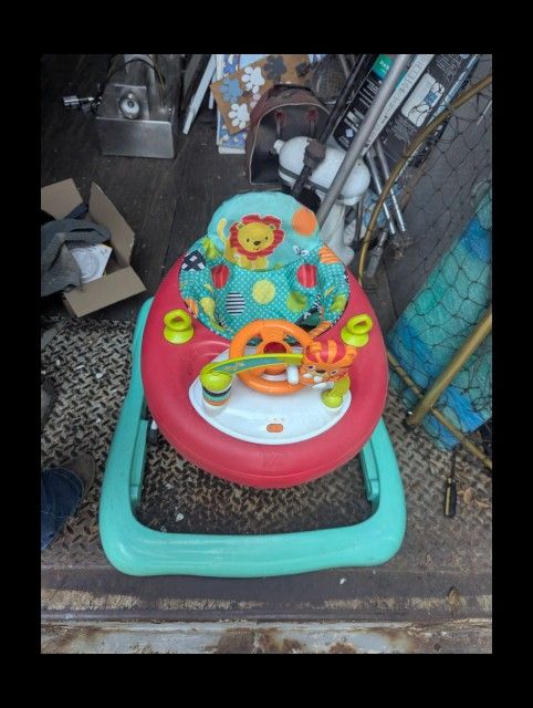 BRIGHT STARTS WALKER/ ACTIVITY CENTER