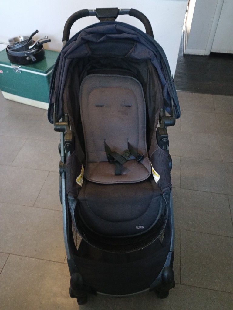 Very Nice Condition Stroller Has Not Been Used In Years Can Deliver For Small Fee