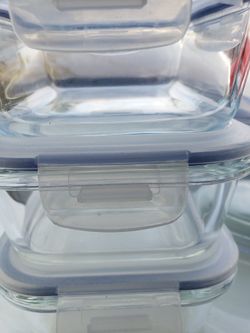 Lots Of Glass Storage With Some Lids And 4 Plates And Bowl