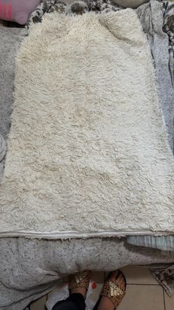 Room Essentials Cream Faux Fur Throw Blanket
