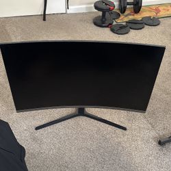 SAMSUNG 32 CURVED 