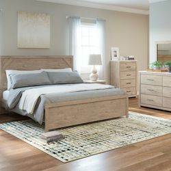 Senniberg-Light Brown/White-7Pc.Dresser,Mirror,Chest,Queen Panel Bed*2 Nightstands
