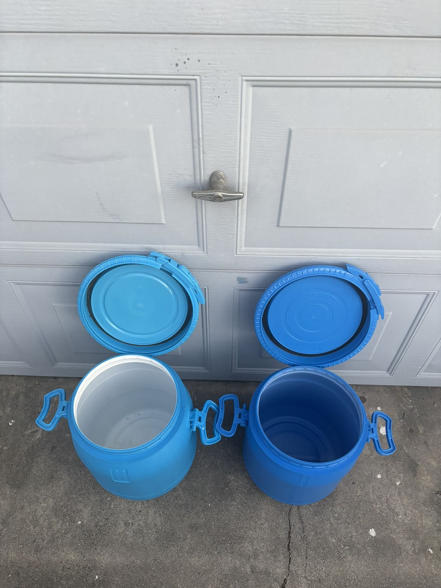 Chicken 🐓 Feed Container Storage