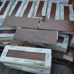 TRAFICMASTER CERAMIC FLOOR / WALL TILE