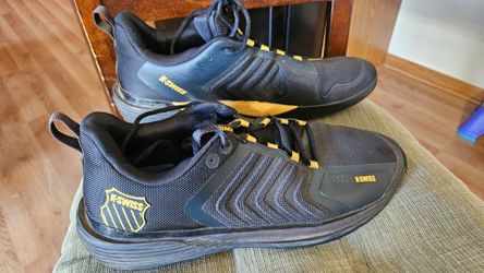 NEW, K-SWISS MEN (14) SHOES, FIRM.