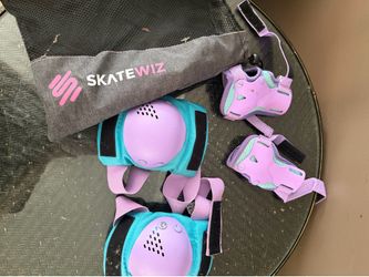 Kids girls set of knee pads & hand guards in a string bag good for skating