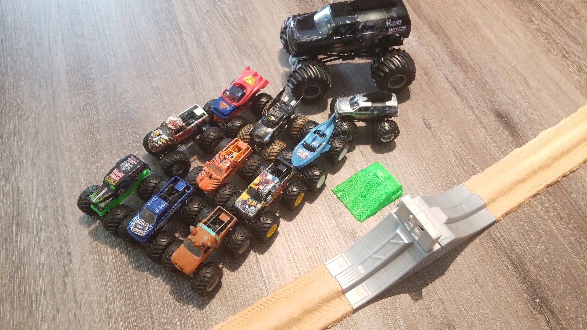Monster jam trucks truck collection with ramp
