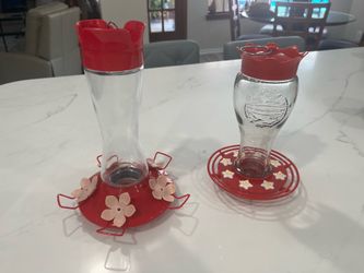2 Hummingbird Feeders