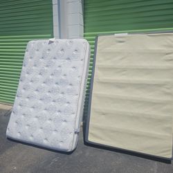 MINT! Full Mattress and box spring 