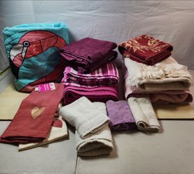 Assorted Bath and Kitchen Towel Lot