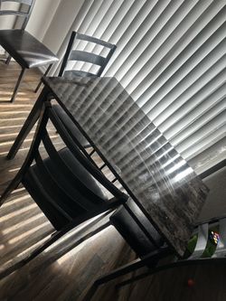 Dining room table 4 chairs