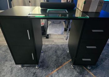 Mesa de manicure (nueva en su caja)