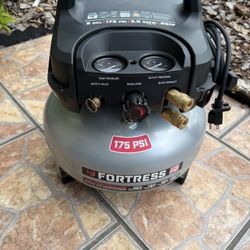 Like New FORTRESS 6 Gallon, 175 PSI High Performance Oil-Free Pancake Jobsite Air Compressor