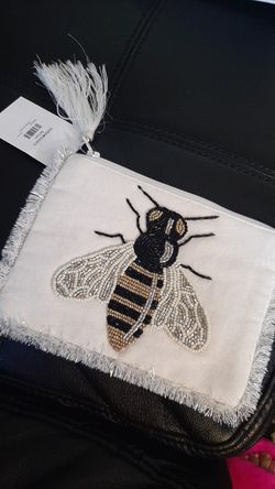 Bee pouch