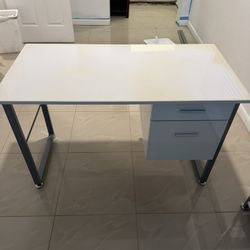 Modern White Office Desk w/ Drawers – Minimalist