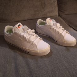 Nike Chuck Tennies - Women's Size 9