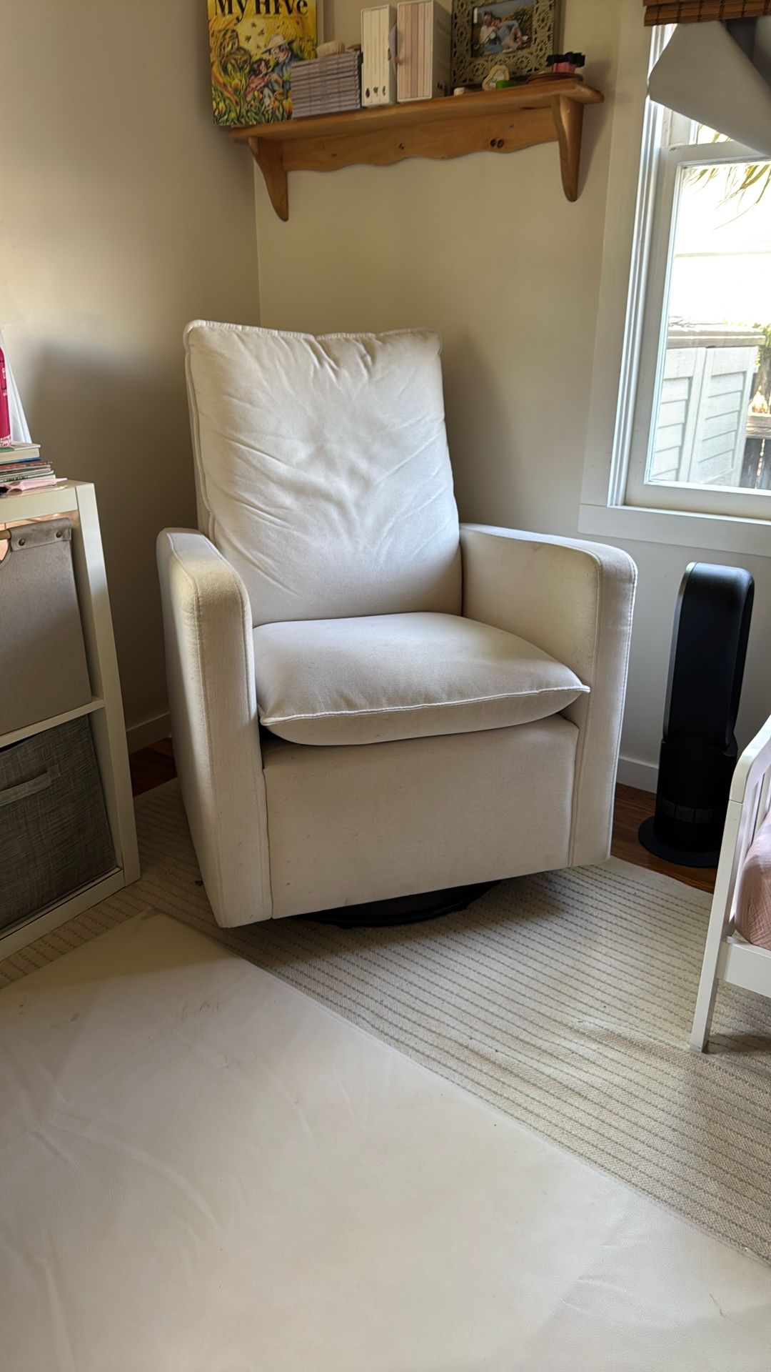 Babyletto Cali Swivel Glider