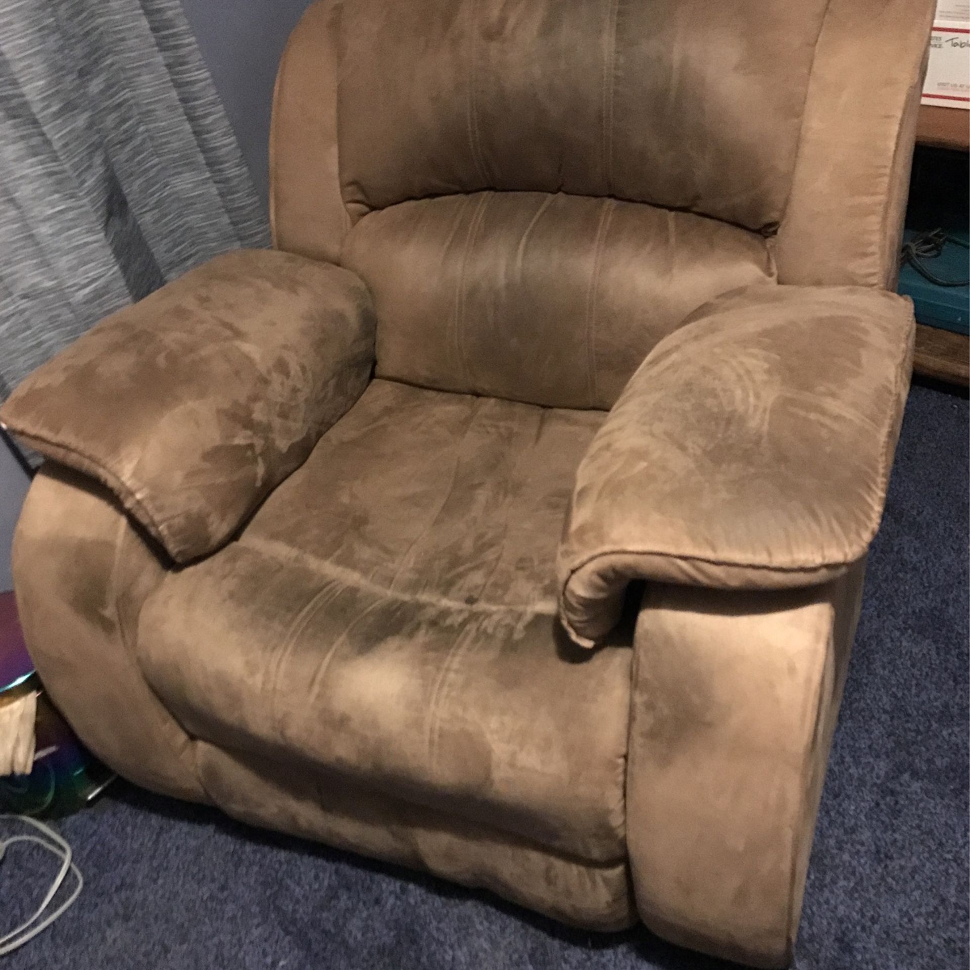 Recliner In 100% Good Condition