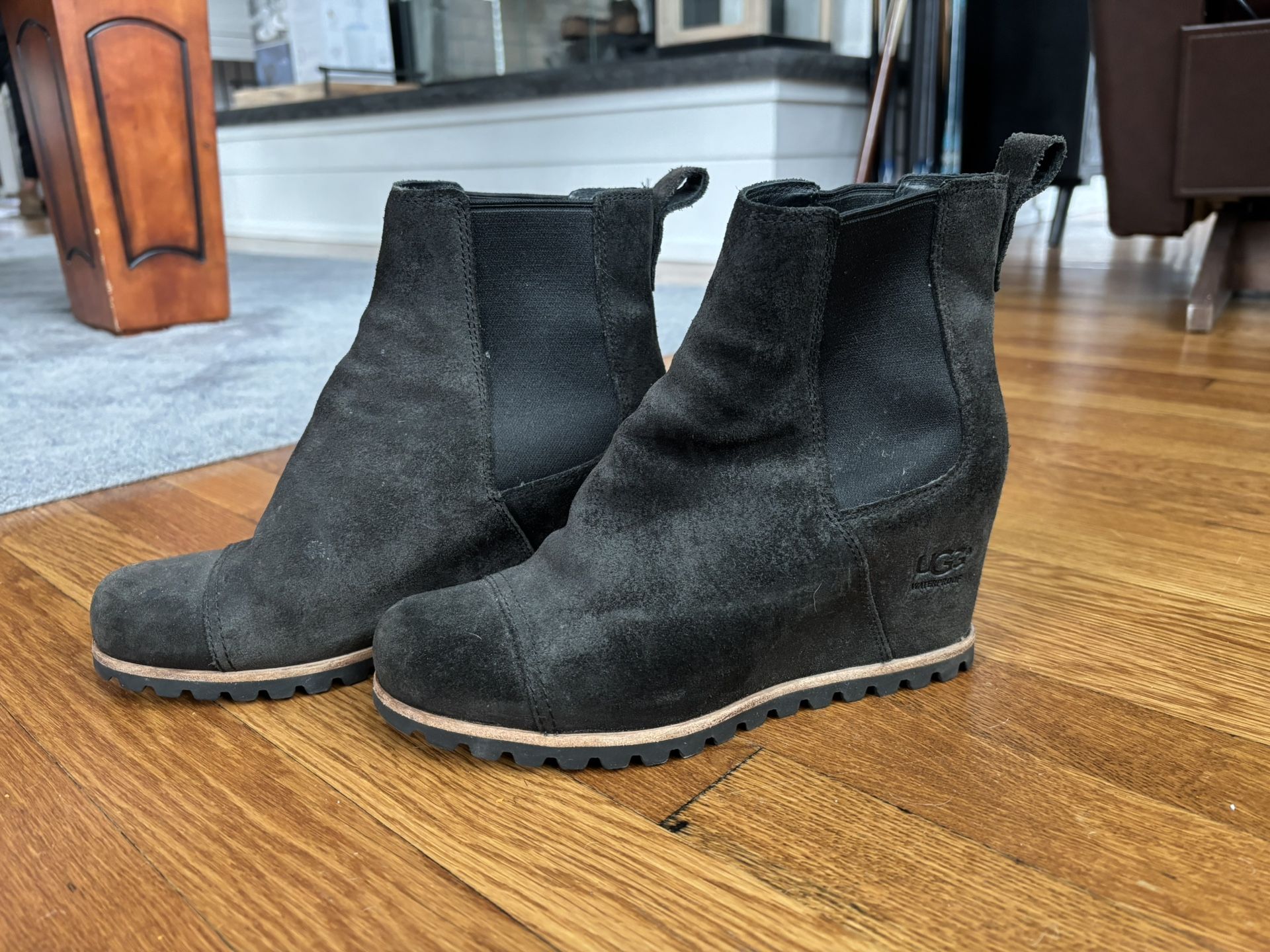 Suede Wedge UGG Women Boots Size 8