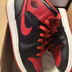 Jordan 1 Mids 