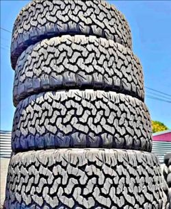 275 65 18 Bfgoodrich ko2 Tires Con 80% de Vida Las 4