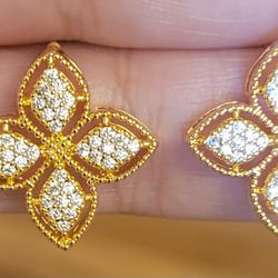 Brand new 14k gold plated zicorn leaf earring 