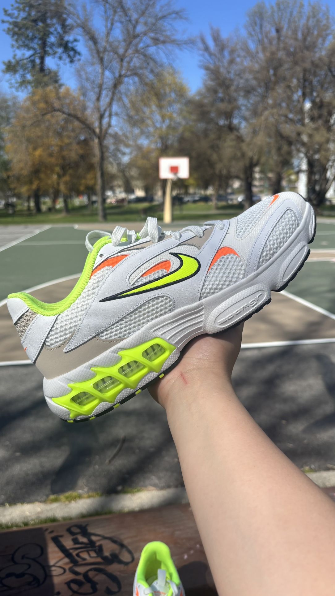 Nikeq Zoom Air Fire - Unisex (W 11.5 / M 9.5) - $60